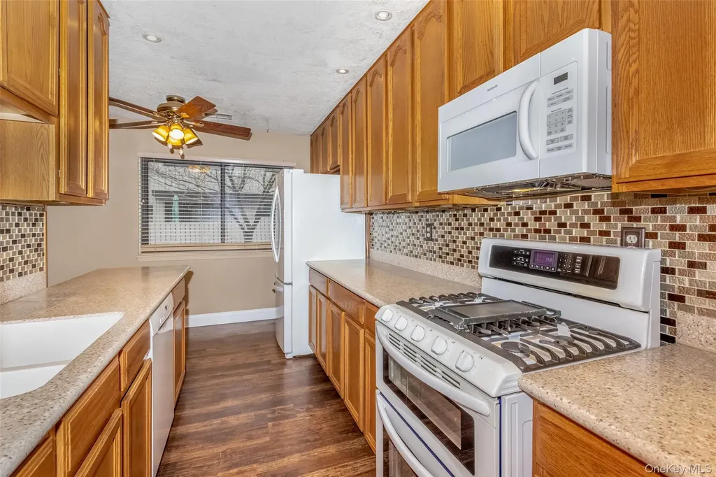 1907 Magnolia Walk Poughkeepsie NY 12603