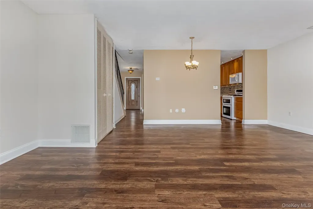 1907 Magnolia Walk Poughkeepsie NY 12603