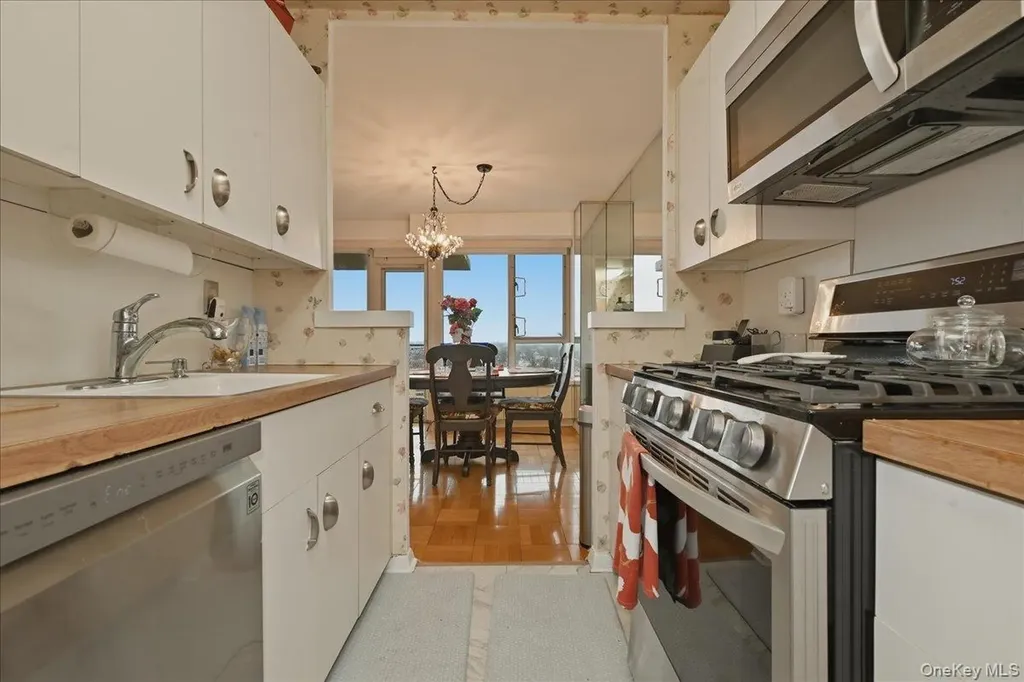 166-25 Powells Cove Boulevard Beechhurst NY 11357