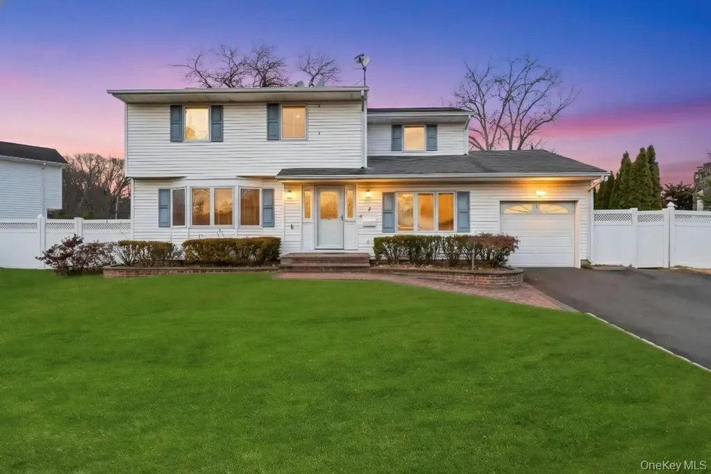 7 Carto Circle Deer Park NY 11729