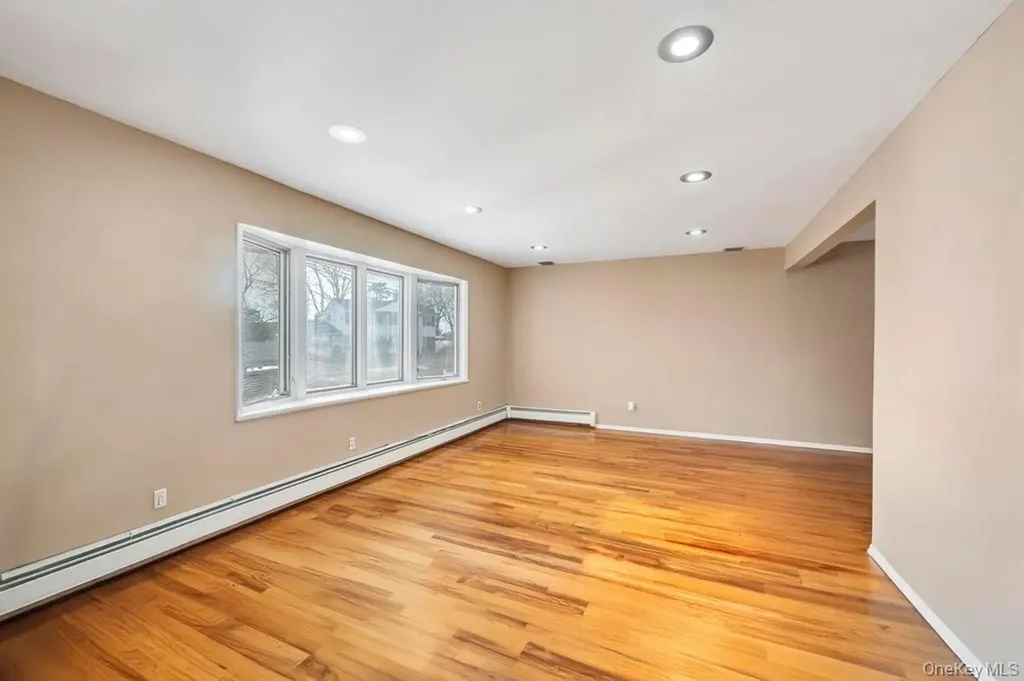 7 Carto Circle Deer Park NY 11729