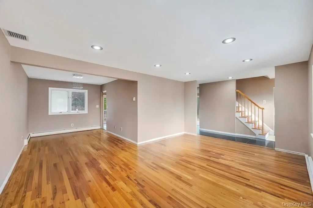 7 Carto Circle Deer Park NY 11729