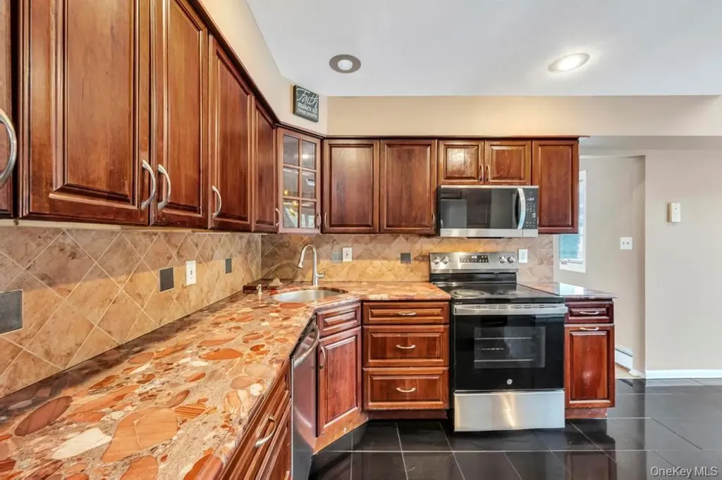 7 Carto Circle Deer Park NY 11729
