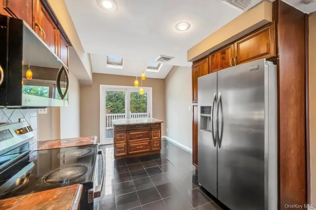 7 Carto Circle Deer Park NY 11729