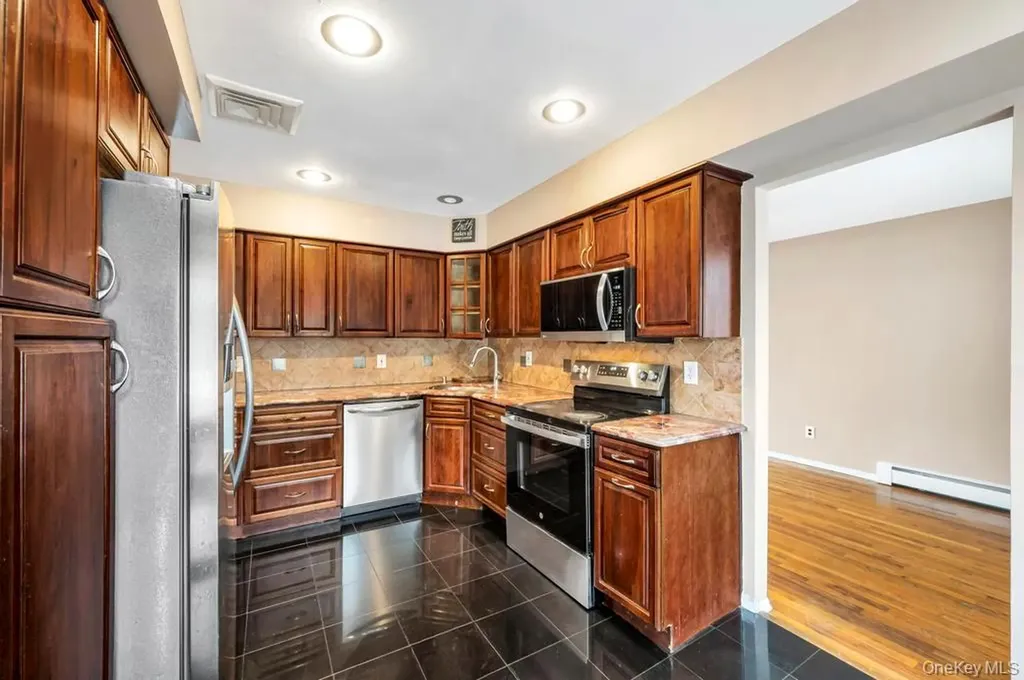 7 Carto Circle Deer Park NY 11729