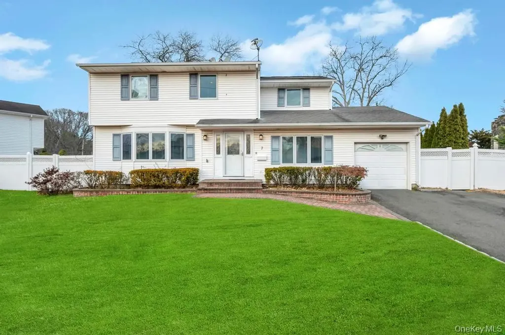 7 Carto Circle Deer Park NY 11729