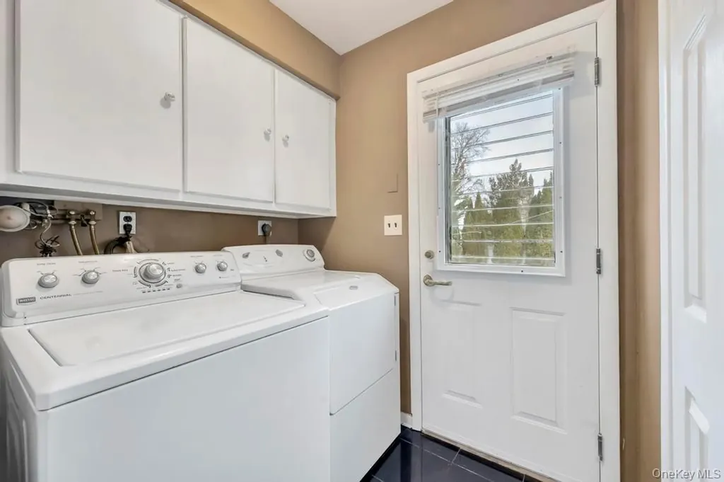 7 Carto Circle Deer Park NY 11729