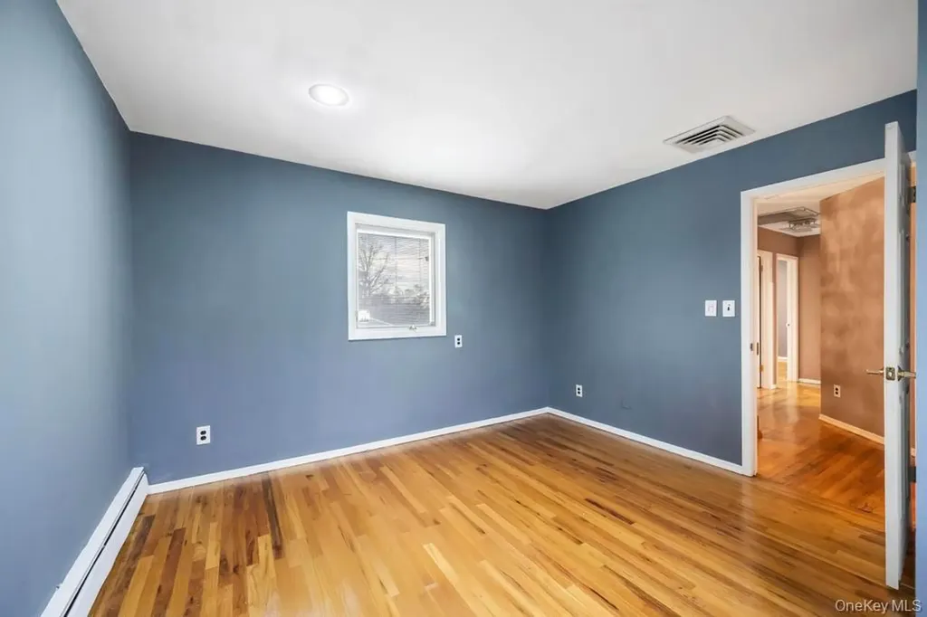 7 Carto Circle Deer Park NY 11729
