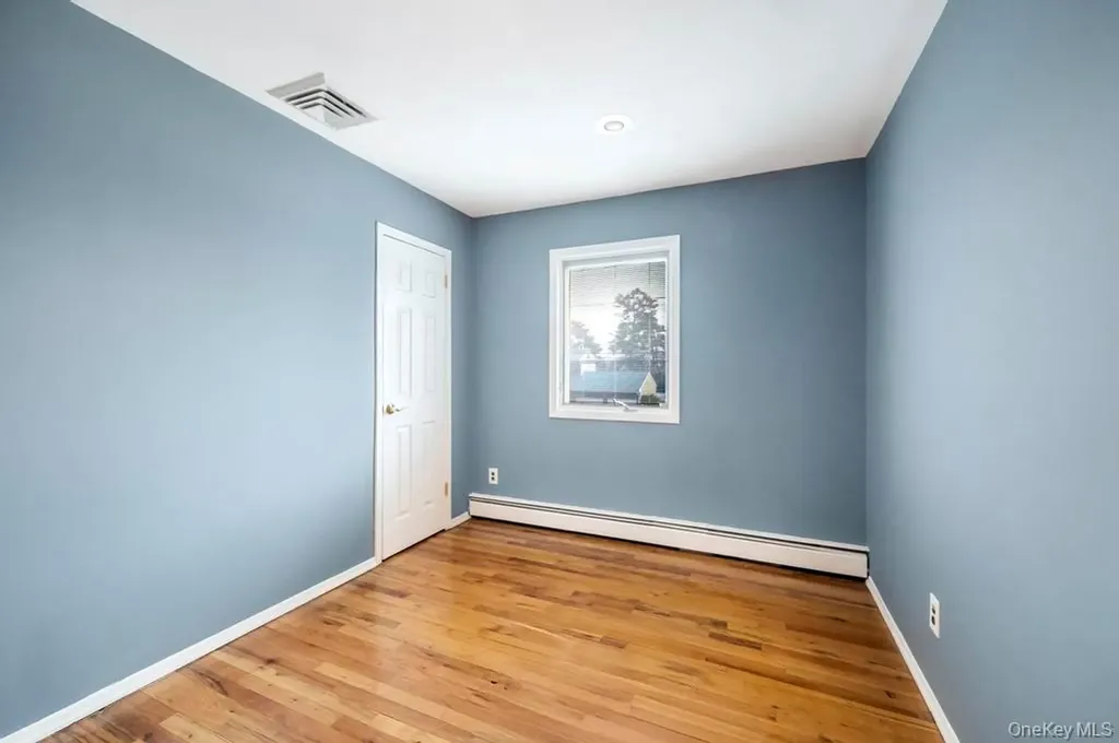 7 Carto Circle Deer Park NY 11729
