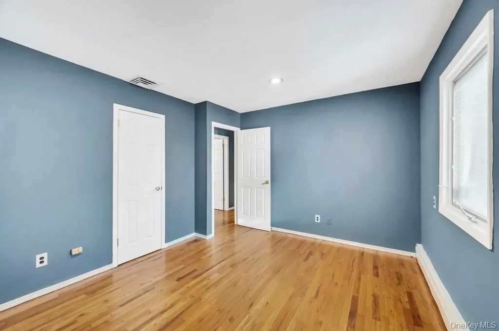 7 Carto Circle Deer Park NY 11729