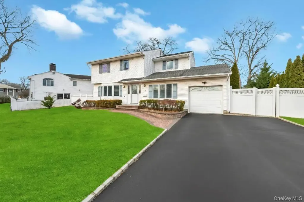 7 Carto Circle Deer Park NY 11729