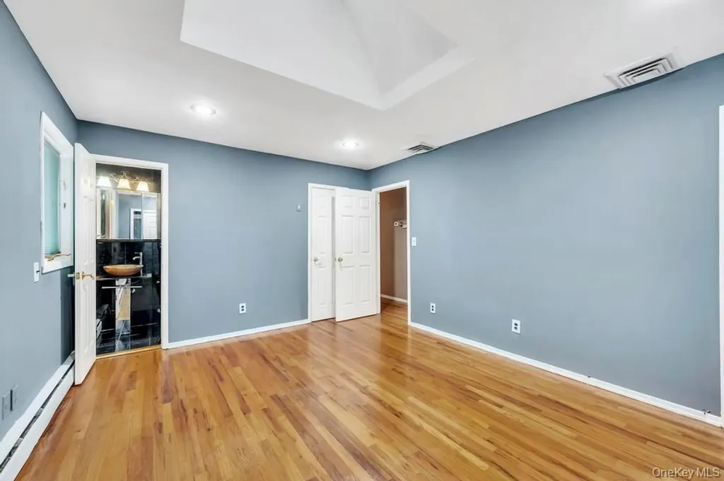 7 Carto Circle Deer Park NY 11729