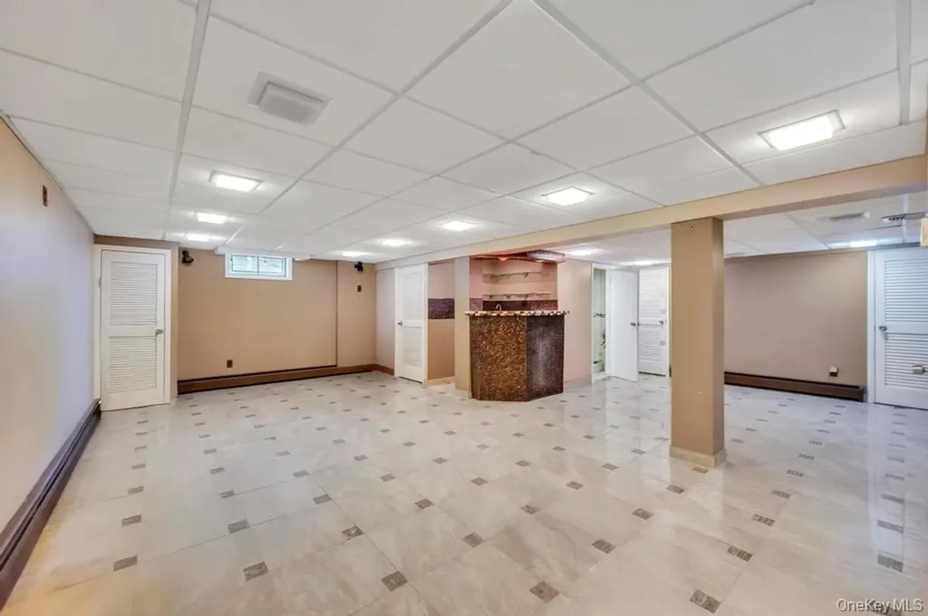7 Carto Circle Deer Park NY 11729