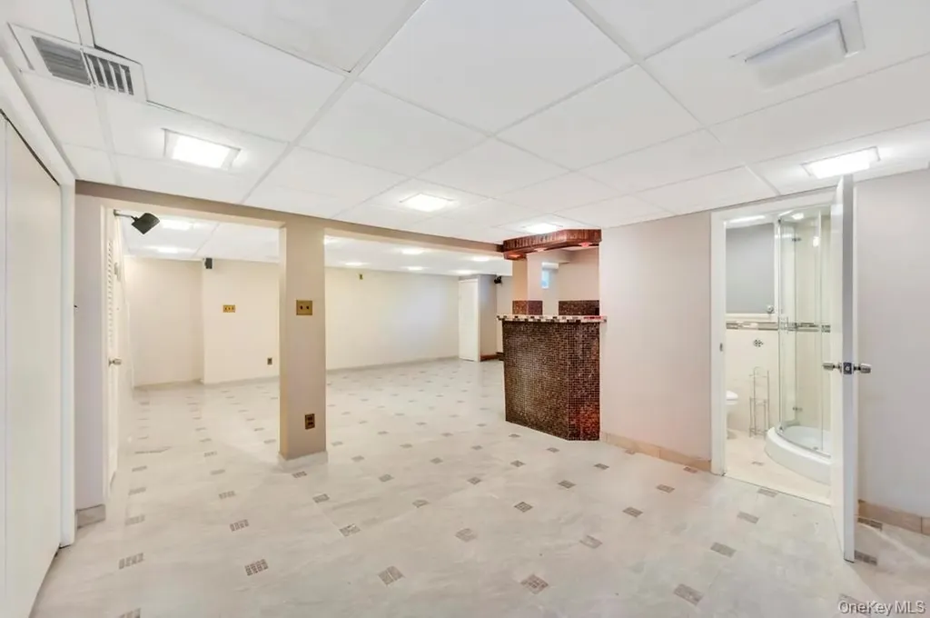 7 Carto Circle Deer Park NY 11729