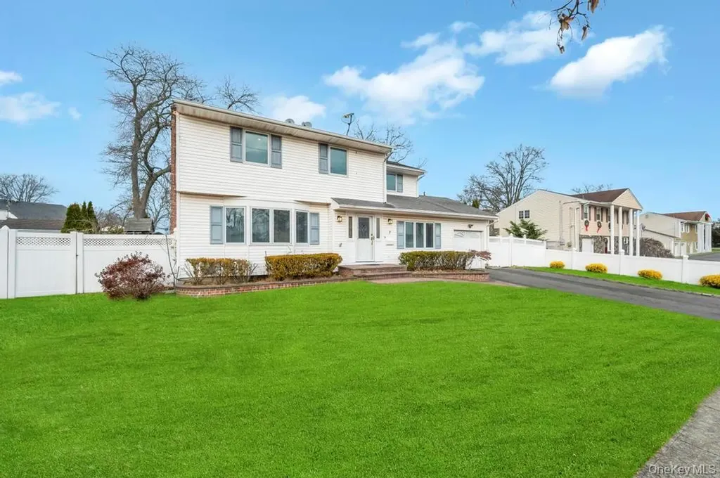 7 Carto Circle Deer Park NY 11729