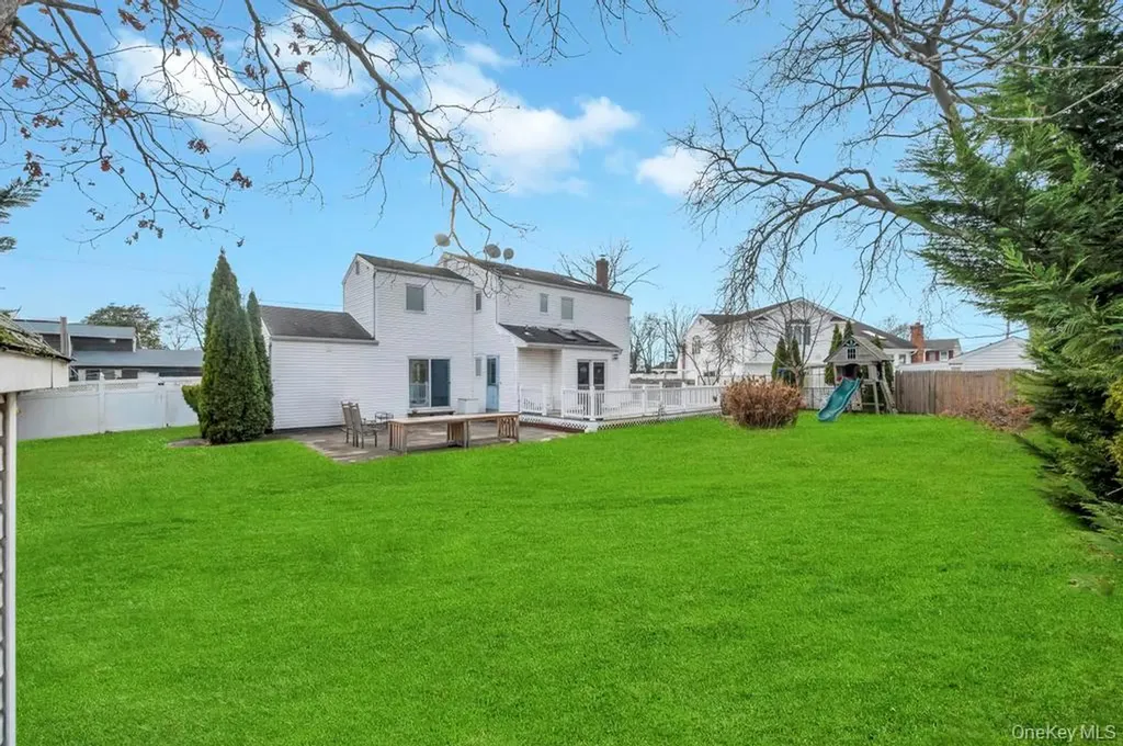 7 Carto Circle Deer Park NY 11729