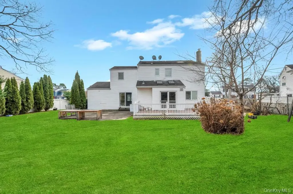 7 Carto Circle Deer Park NY 11729