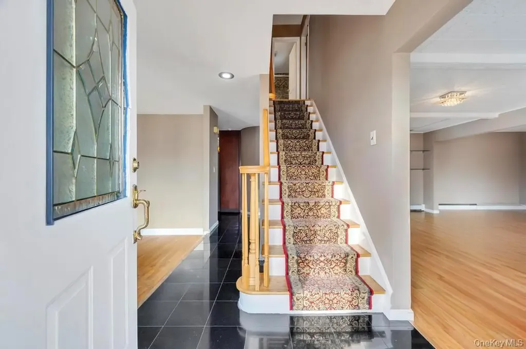 7 Carto Circle Deer Park NY 11729