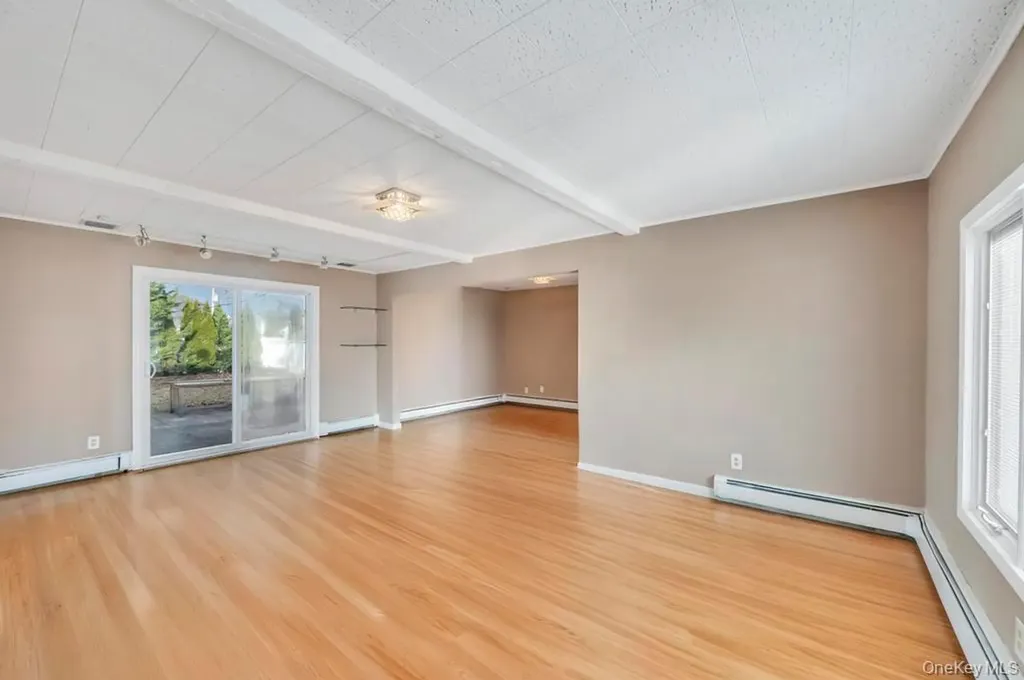7 Carto Circle Deer Park NY 11729