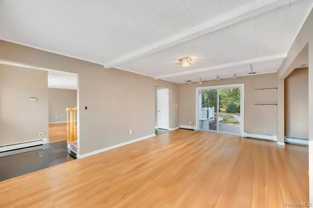 7 Carto Circle Deer Park NY 11729
