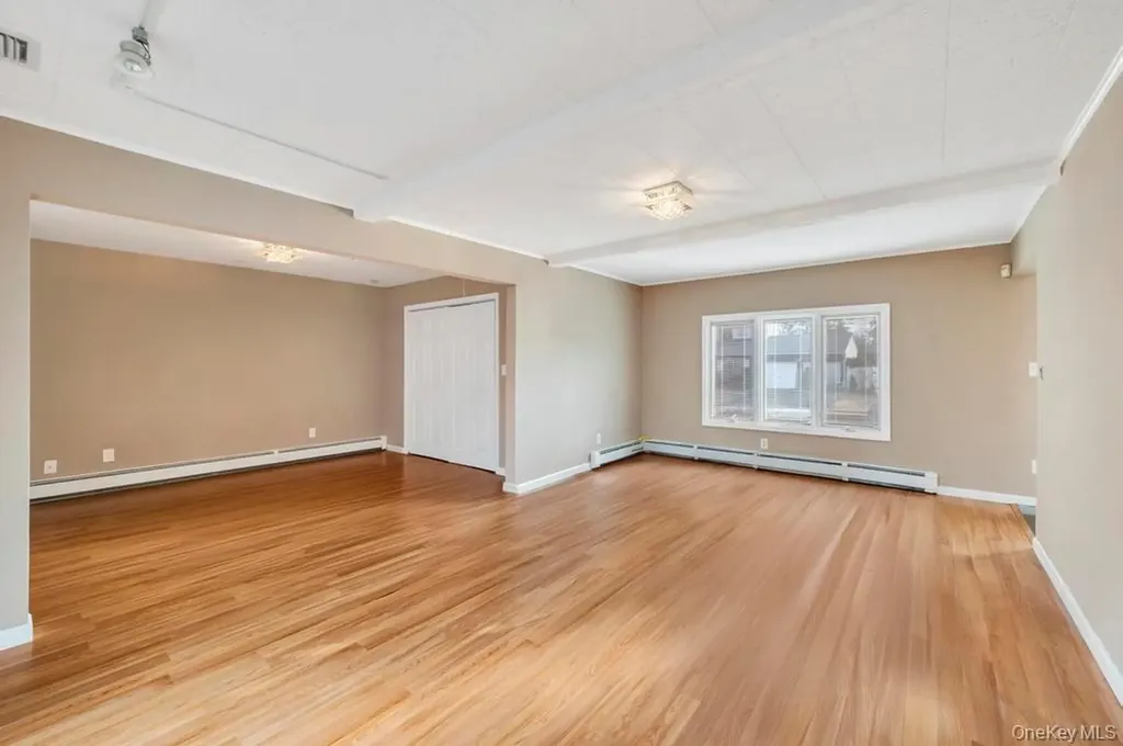 7 Carto Circle Deer Park NY 11729