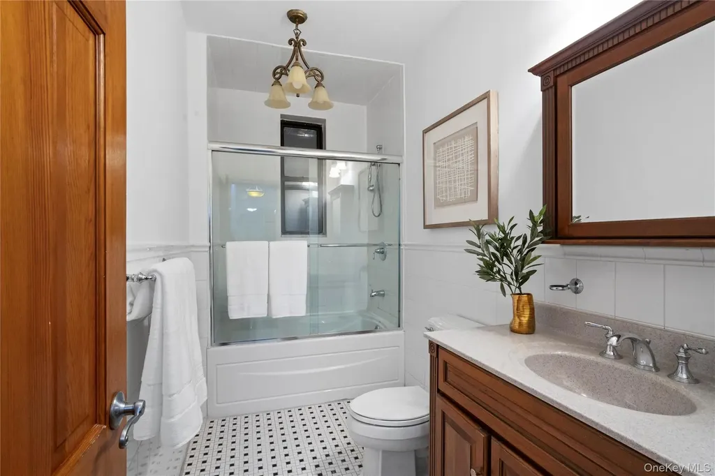 11021 73rd Road Forest Hills NY 11375