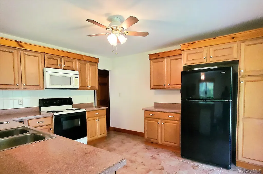 76 Wynkoop Drive Kerhonkson NY 12446