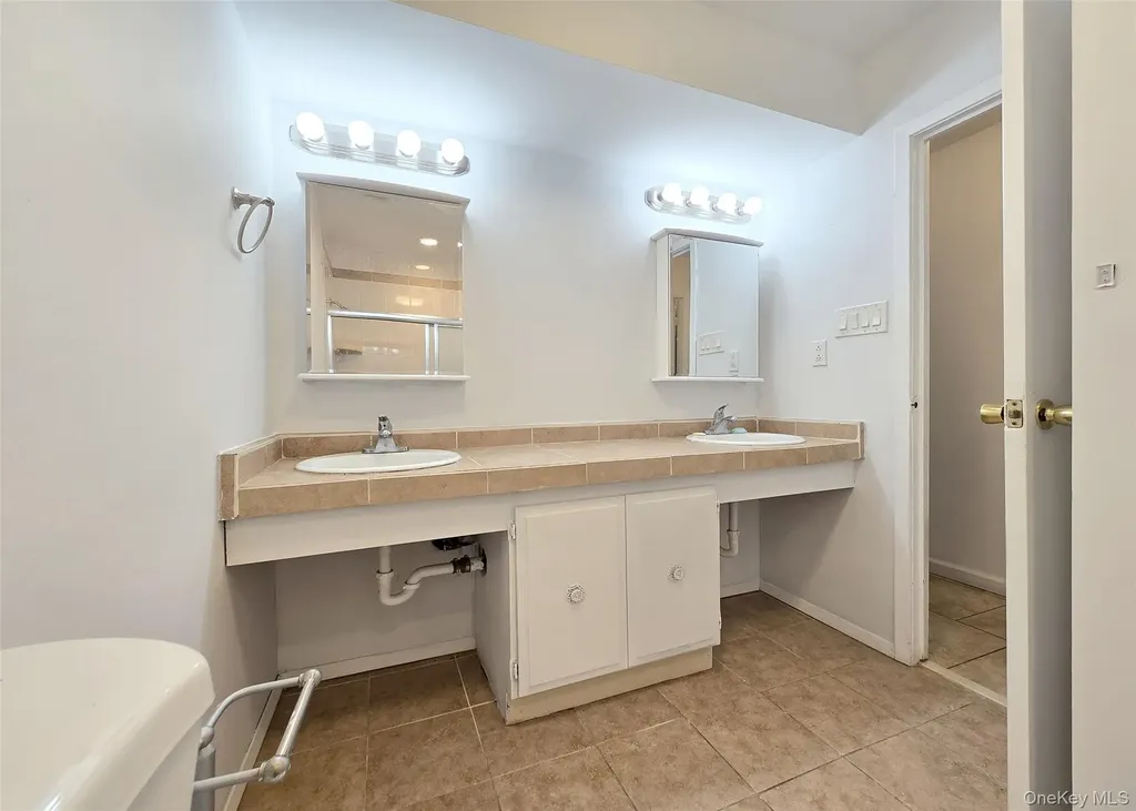 652 Hawkins Road E Coram NY 11727