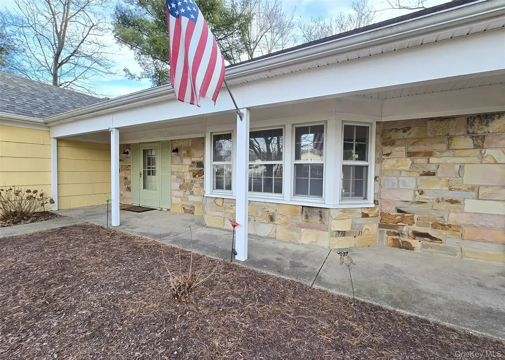652 Hawkins Road E Coram NY 11727