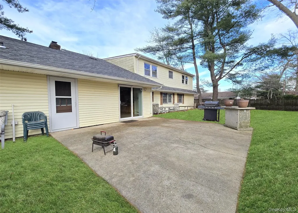 652 Hawkins Road E Coram NY 11727