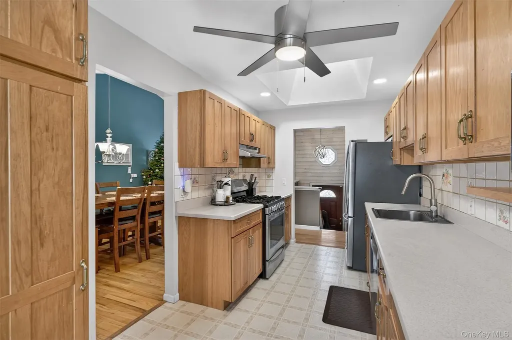 95 Sutton Park Road Poughkeepsie NY 12603