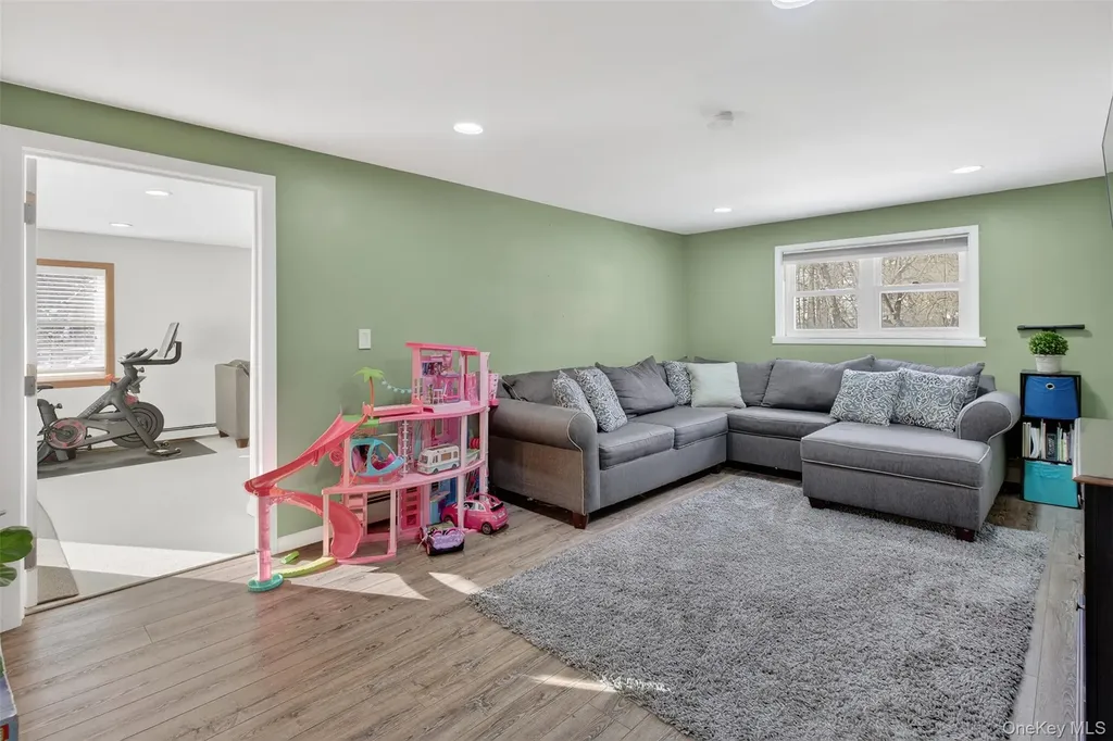 95 Sutton Park Road Poughkeepsie NY 12603