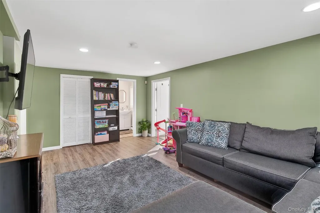 95 Sutton Park Road Poughkeepsie NY 12603