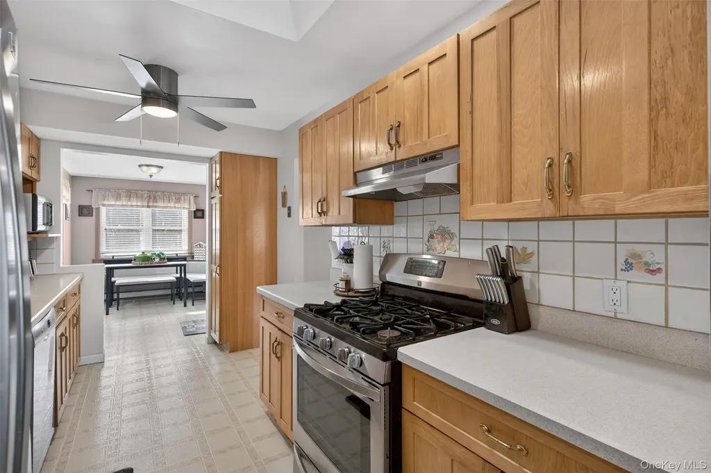 95 Sutton Park Road Poughkeepsie NY 12603