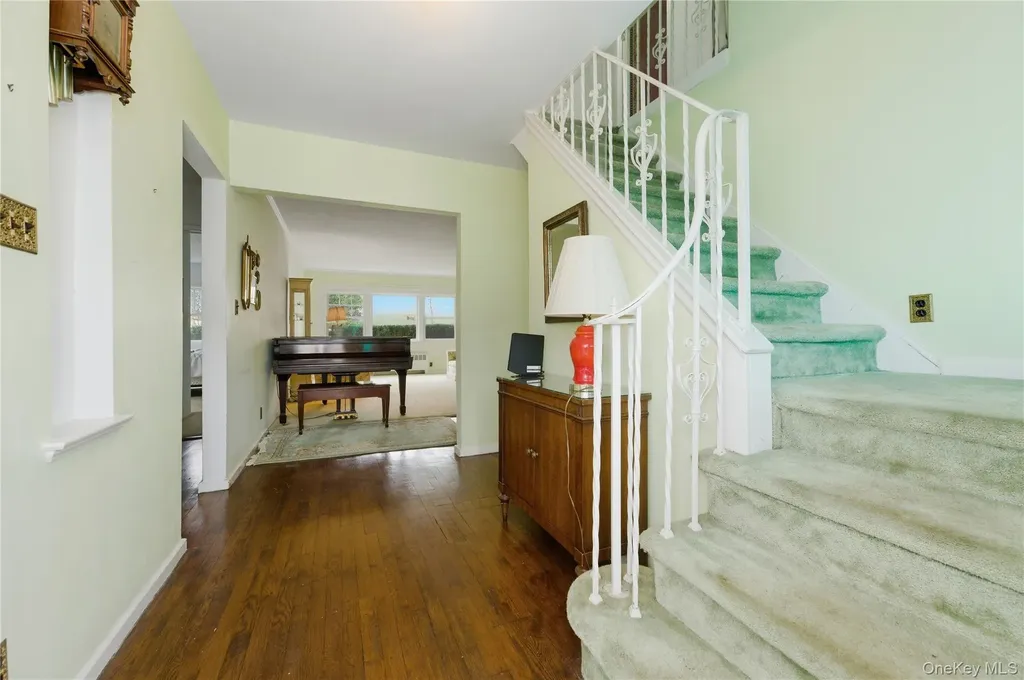 66 Woods Avenue Malverne NY 11565