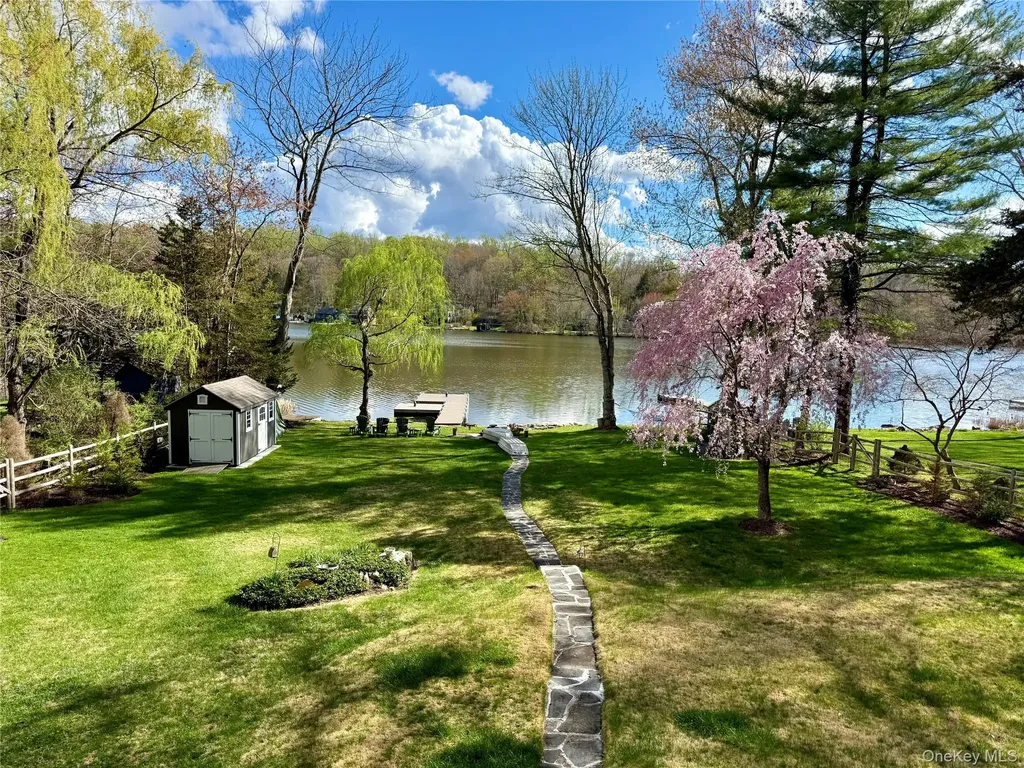 34 Twin Lakes Road South Salem NY 10590