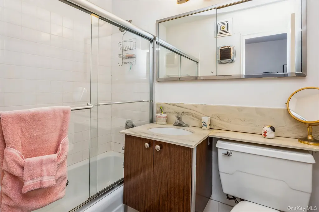 4475 Douglas Bronx NY 10471