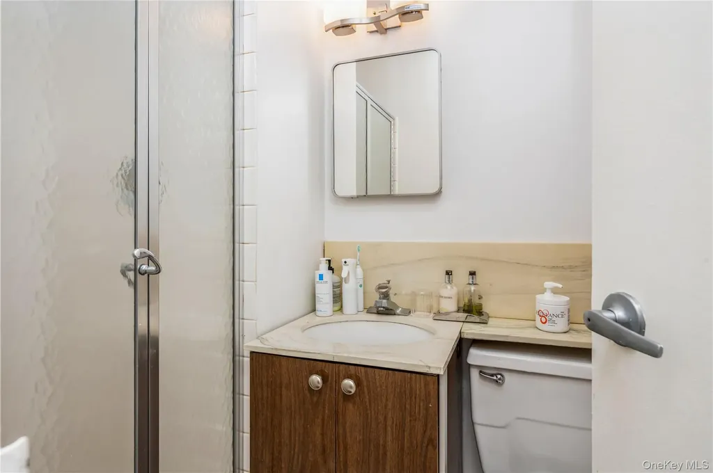 4475 Douglas Bronx NY 10471