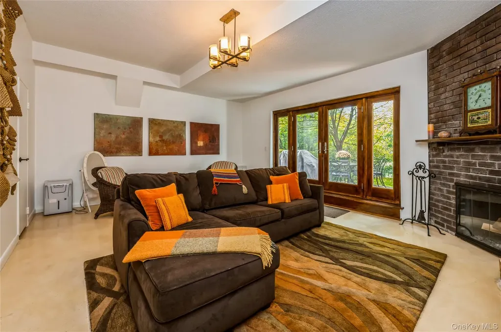 4475 Douglas Bronx NY 10471