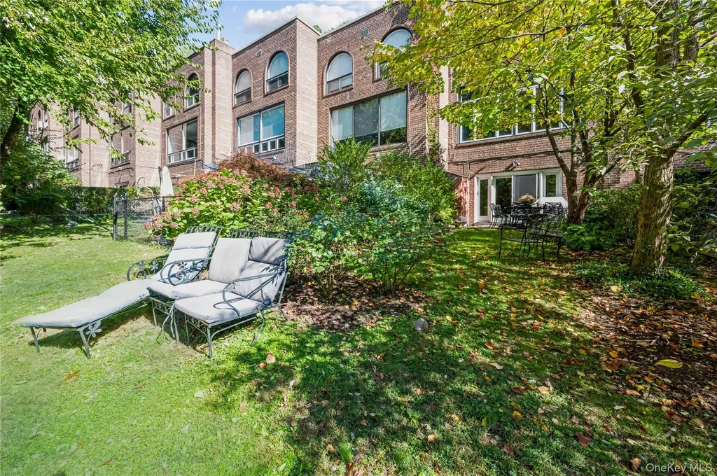 4475 Douglas Bronx NY 10471