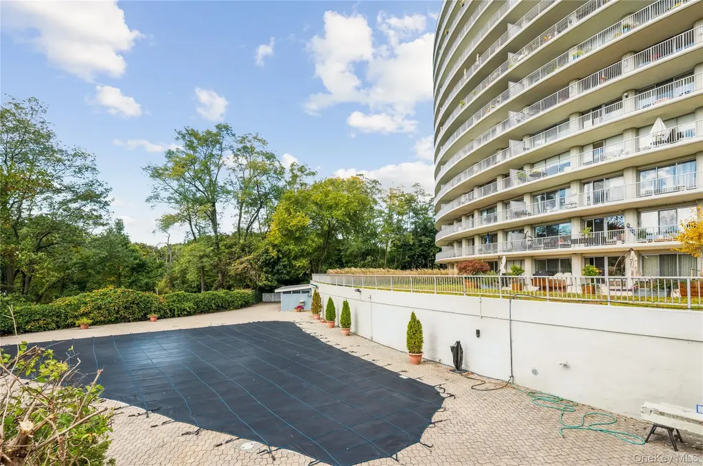 4475 Douglas Bronx NY 10471