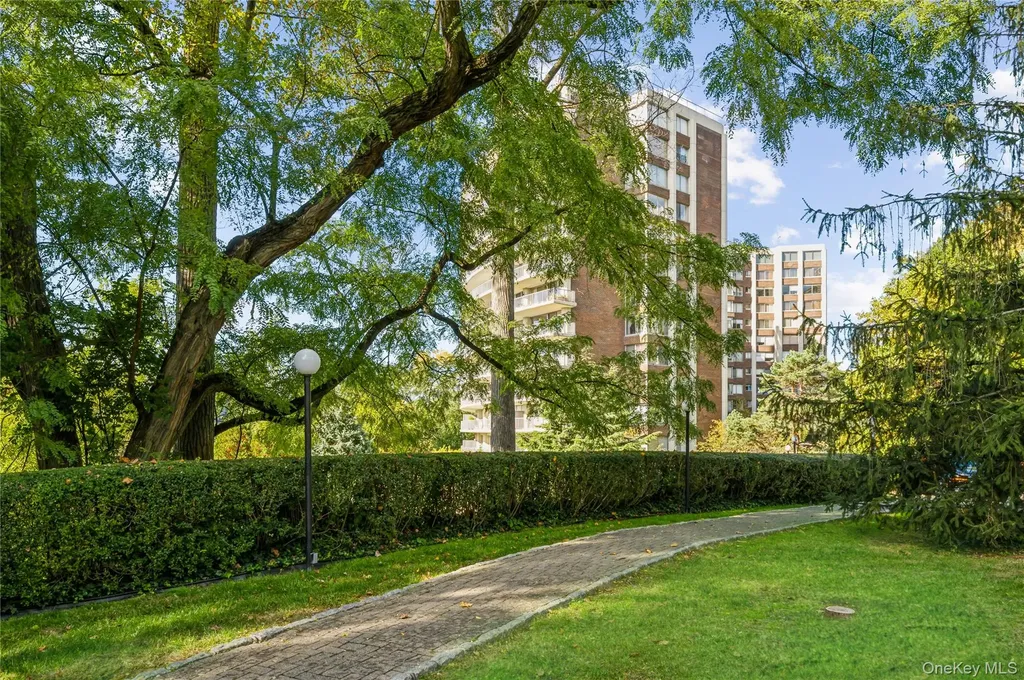 4475 Douglas Bronx NY 10471