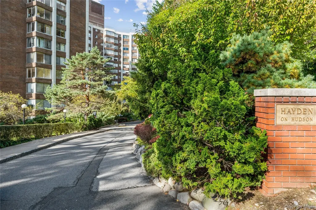 4475 Douglas Bronx NY 10471