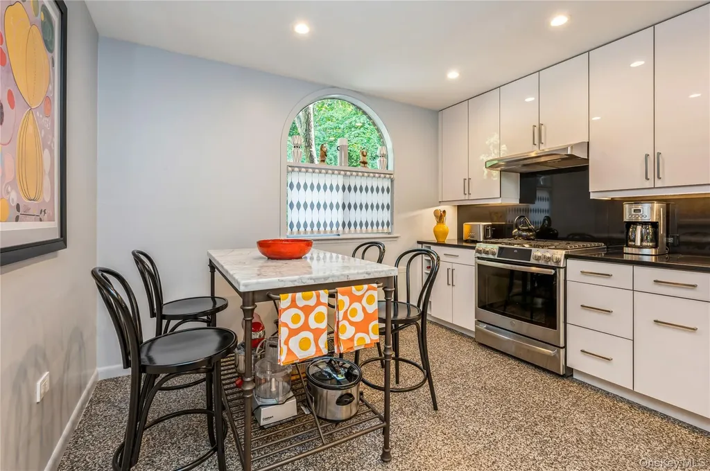4475 Douglas Bronx NY 10471