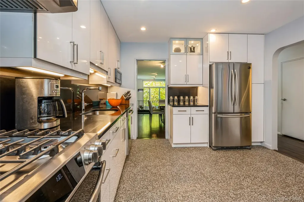 4475 Douglas Bronx NY 10471