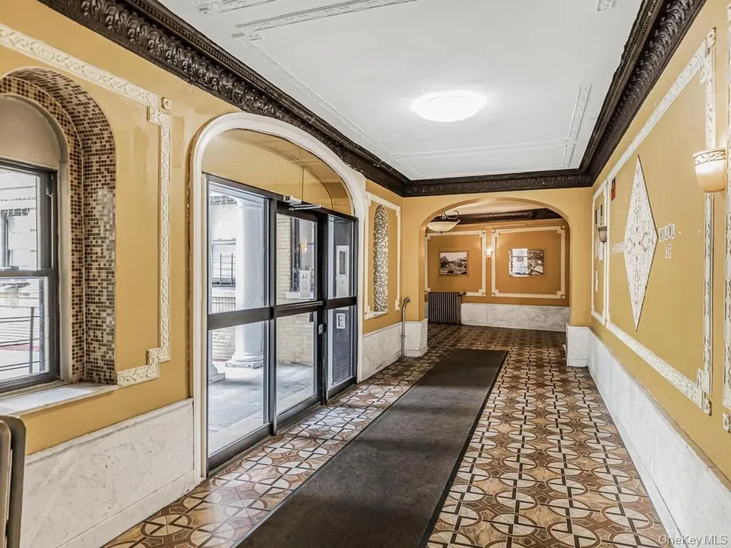 91 E 208th Street Bronx NY 10467