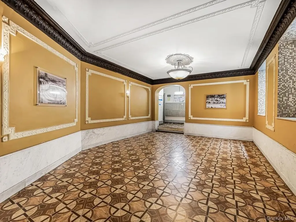 91 E 208th Street Bronx NY 10467