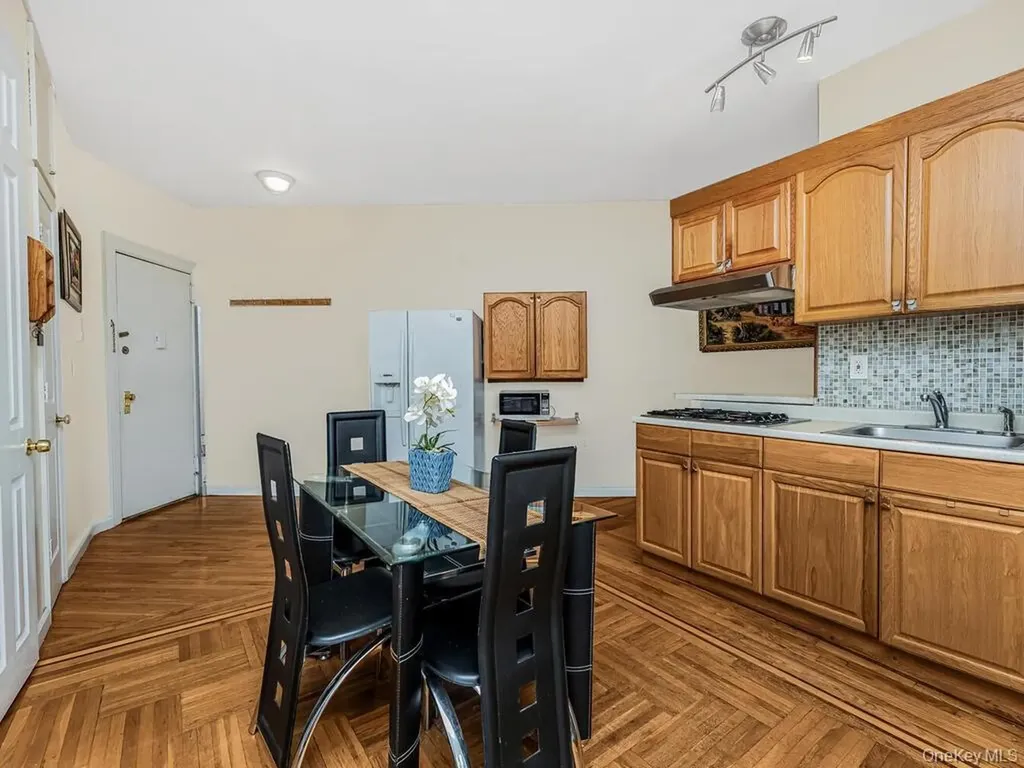 91 E 208th Street Bronx NY 10467