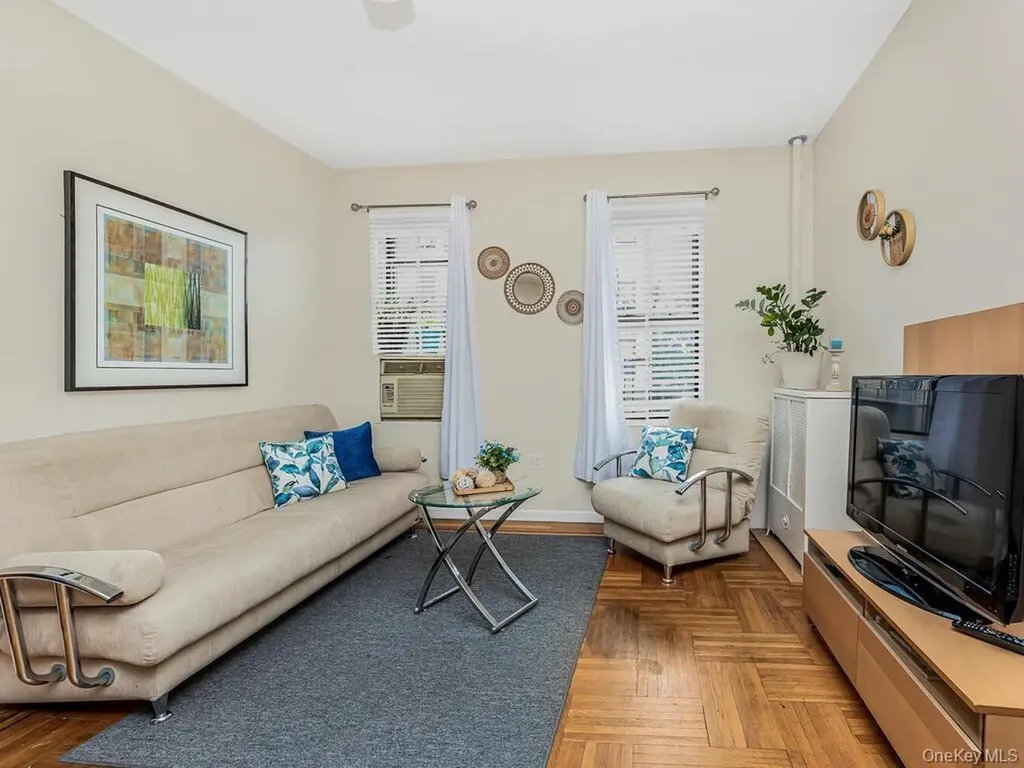 91 E 208th Street Bronx NY 10467