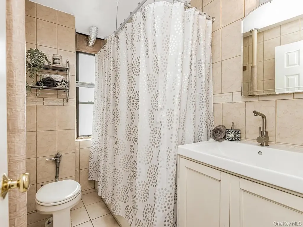 91 E 208th Street Bronx NY 10467